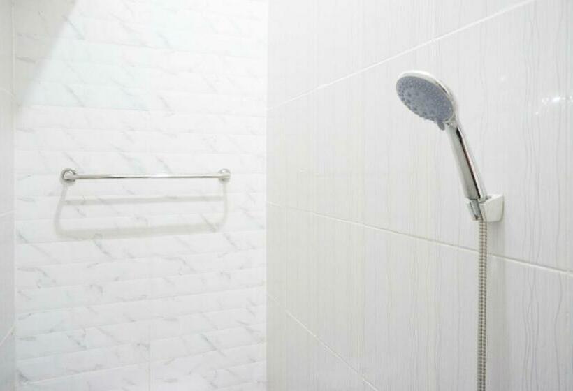 Hotel Reddoorz @ Kawasan Industri Candi Semarang