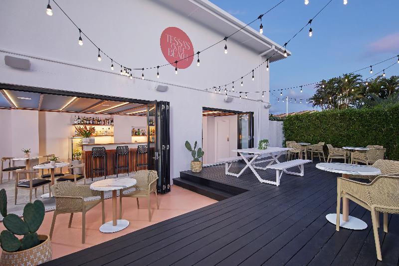 Отель Tessa S On The Beach