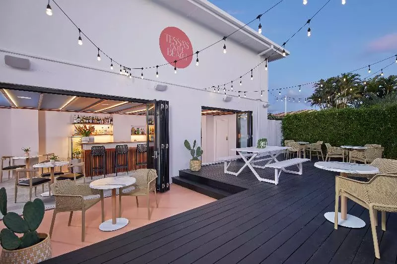 ホテル Tessa S On The Beach