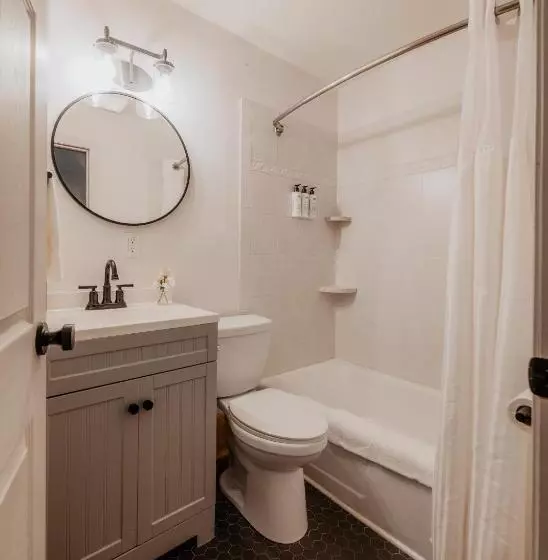 Retkeilymaja The Village Inn