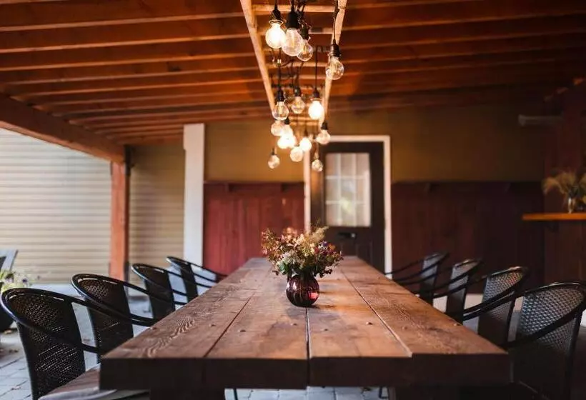 Retkeilymaja The Village Inn