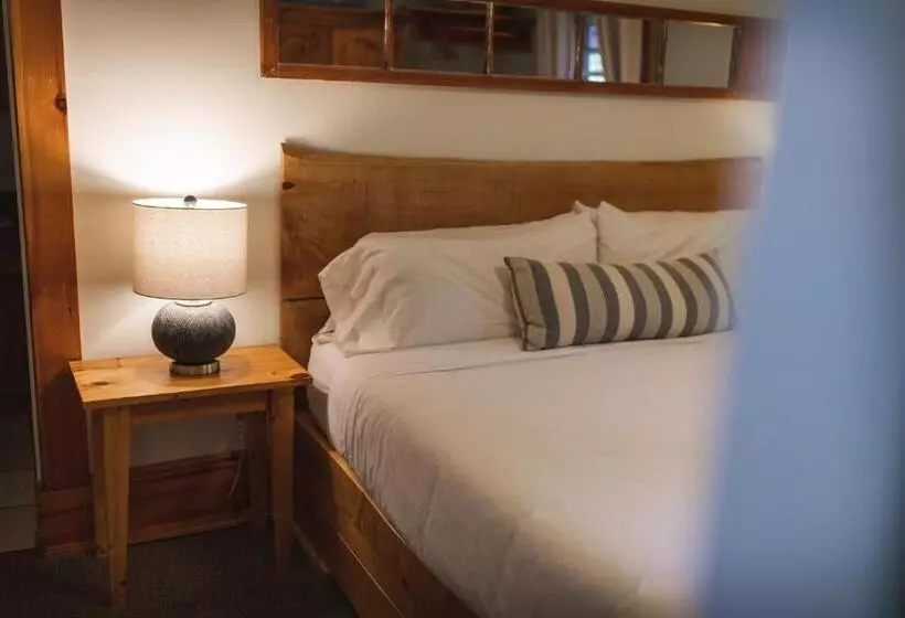 Retkeilymaja The Village Inn