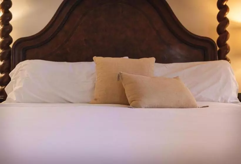 Retkeilymaja The Village Inn