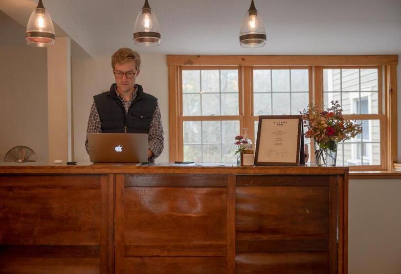 הוסטל The Village Inn