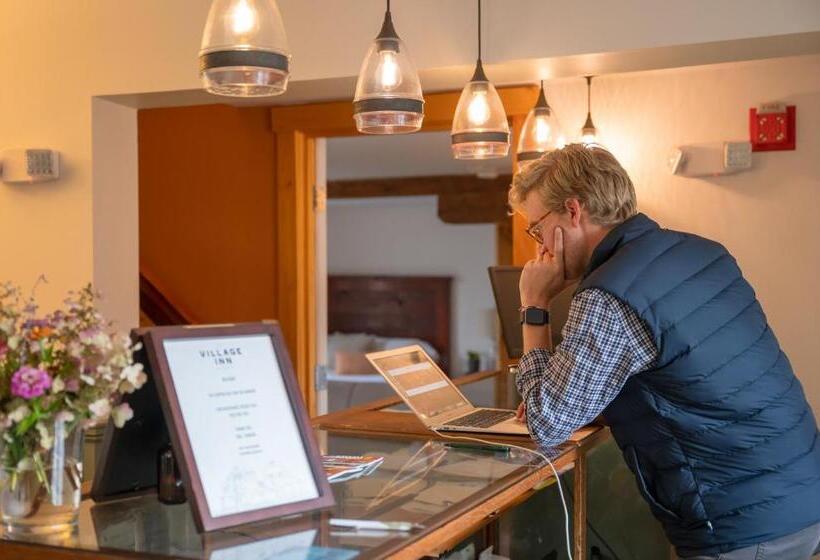 הוסטל The Village Inn