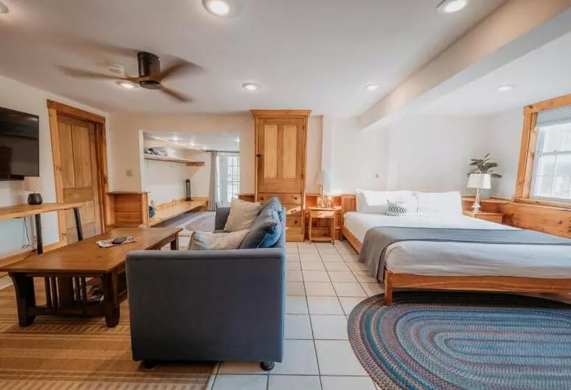 Retkeilymaja The Village Inn