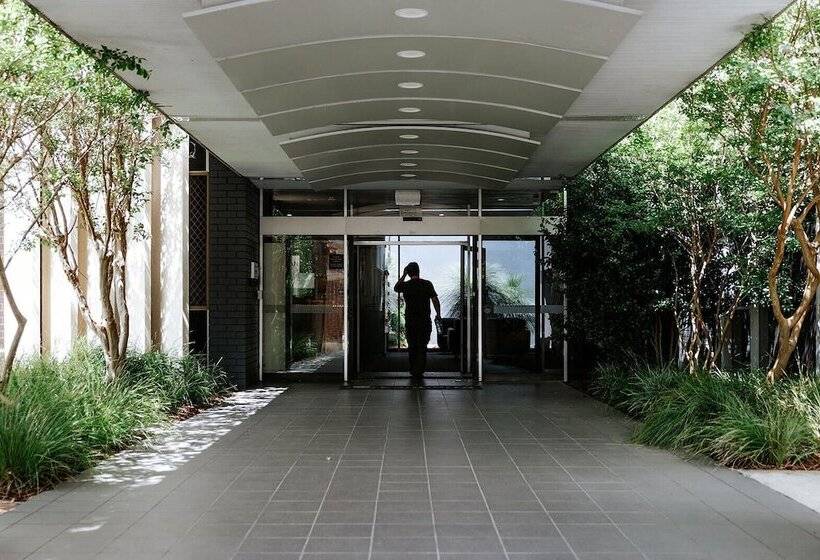 فندق Canberra Accommodation Centre