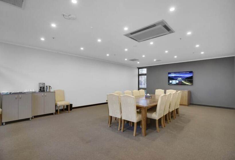 فندق Canberra Accommodation Centre
