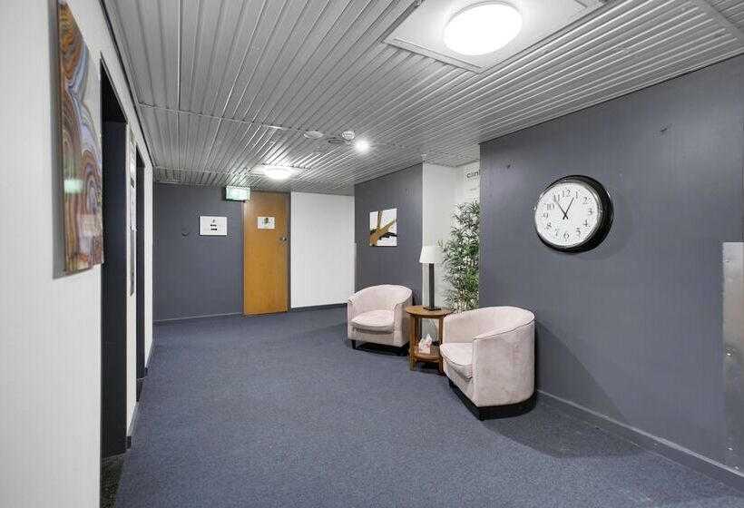 فندق Canberra Accommodation Centre