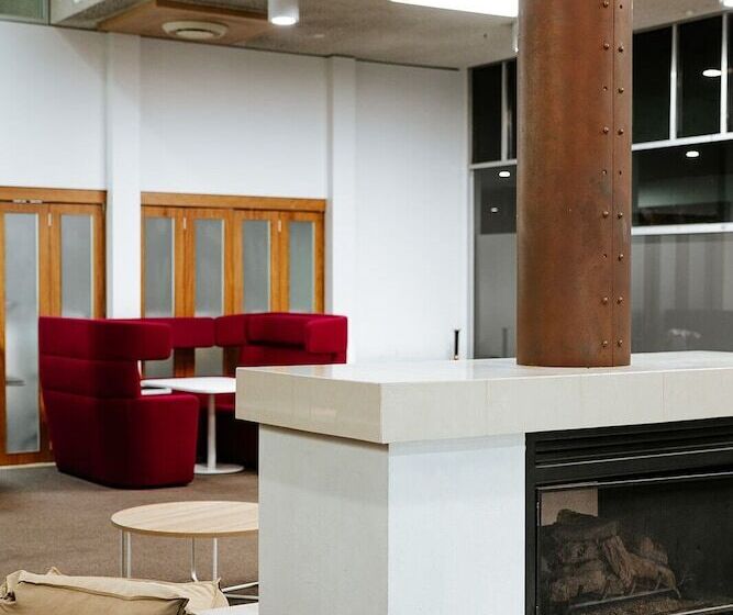 فندق Canberra Accommodation Centre