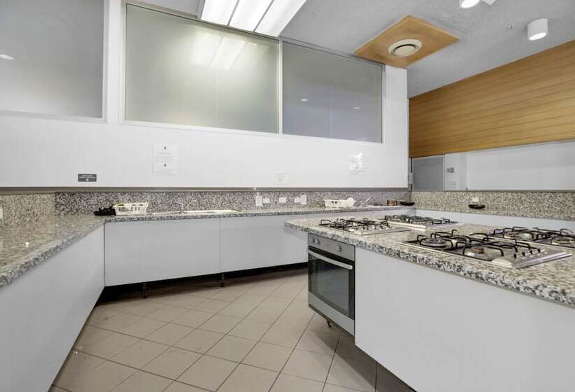 فندق Canberra Accommodation Centre