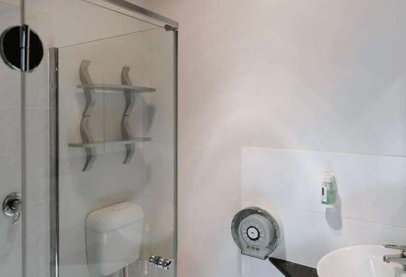 فندق Canberra Accommodation Centre