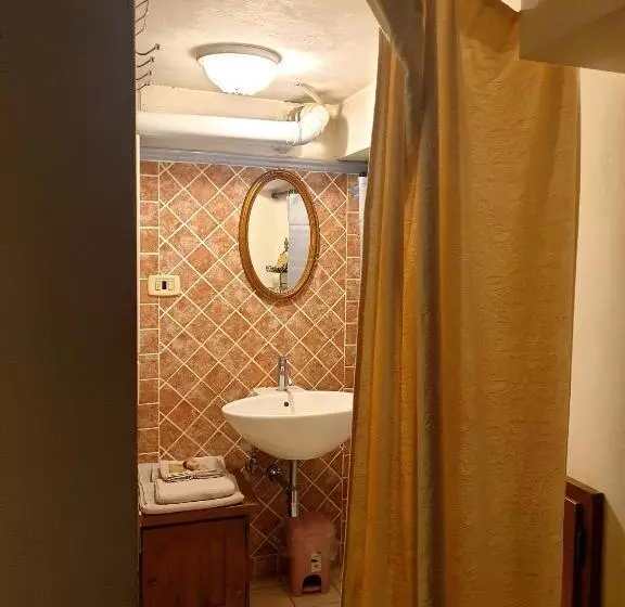 ペンション Helga S House  Una Finestra Sul Borgo