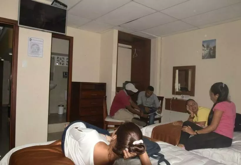 هاستل Olan´s Hotel Group