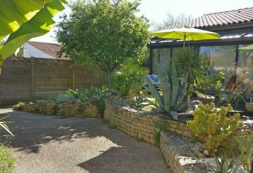 مبيت وإفطار La Touline