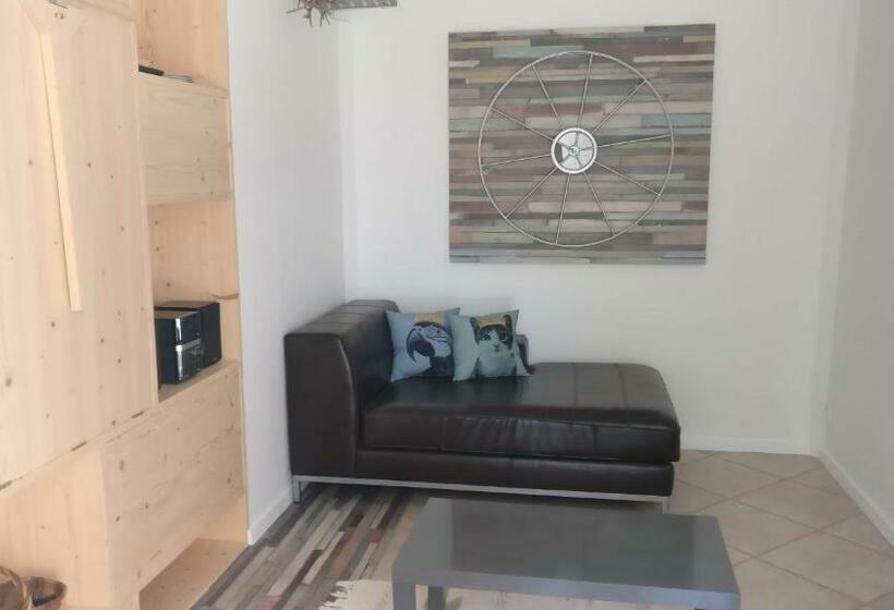 مبيت وإفطار La Touline