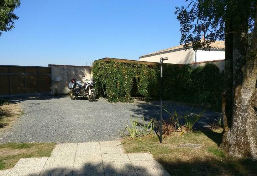 مبيت وإفطار La Touline