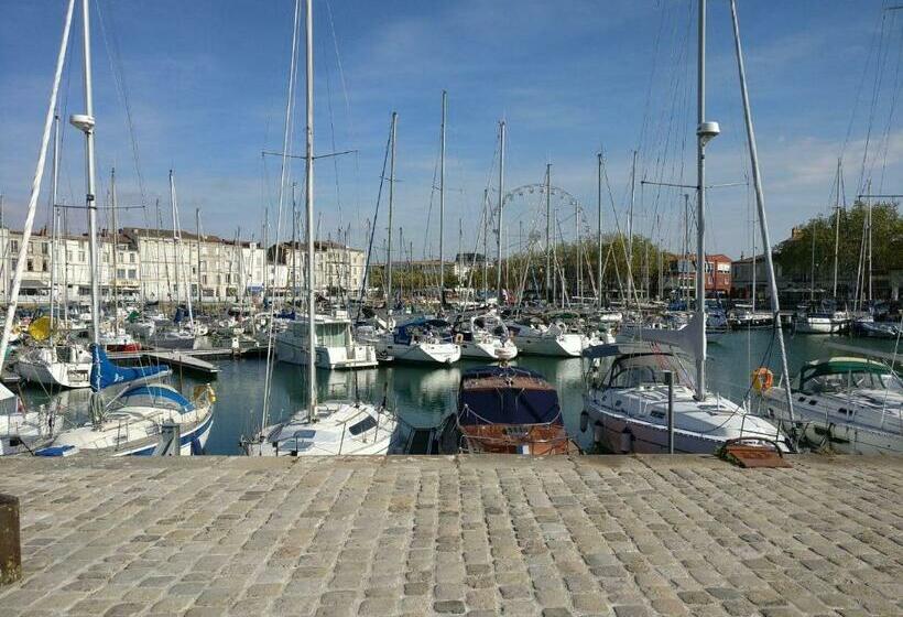 مبيت وإفطار La Touline