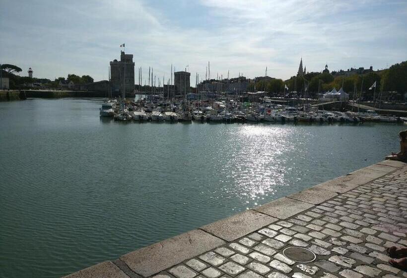 مبيت وإفطار La Touline