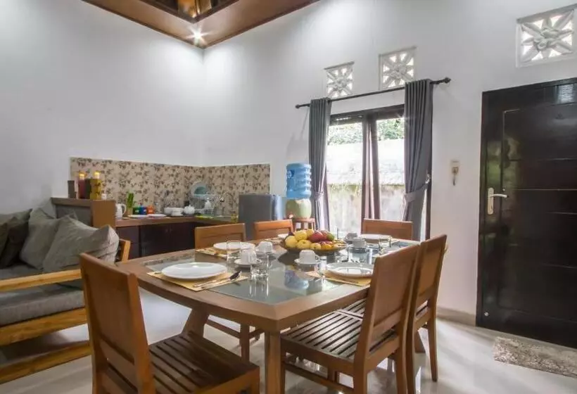 ペンション Gede House Tejakula