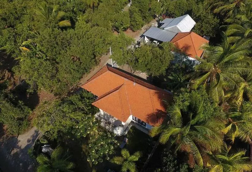 ペンション Gede House Tejakula