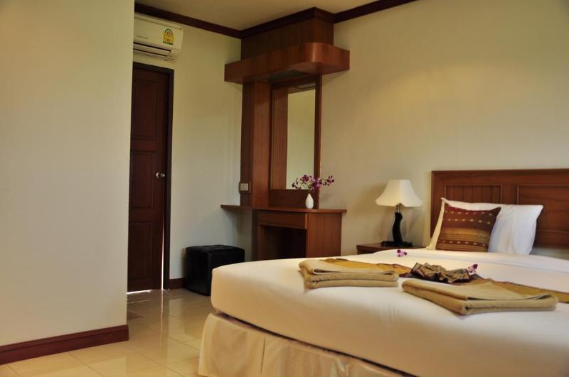 Отель Baan Chayna Lounge Resort