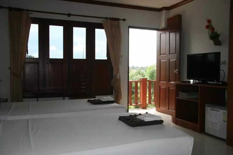 هتل Baan Chayna Lounge Resort