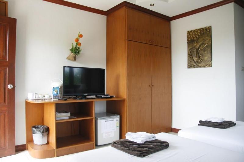 Отель Baan Chayna Lounge Resort