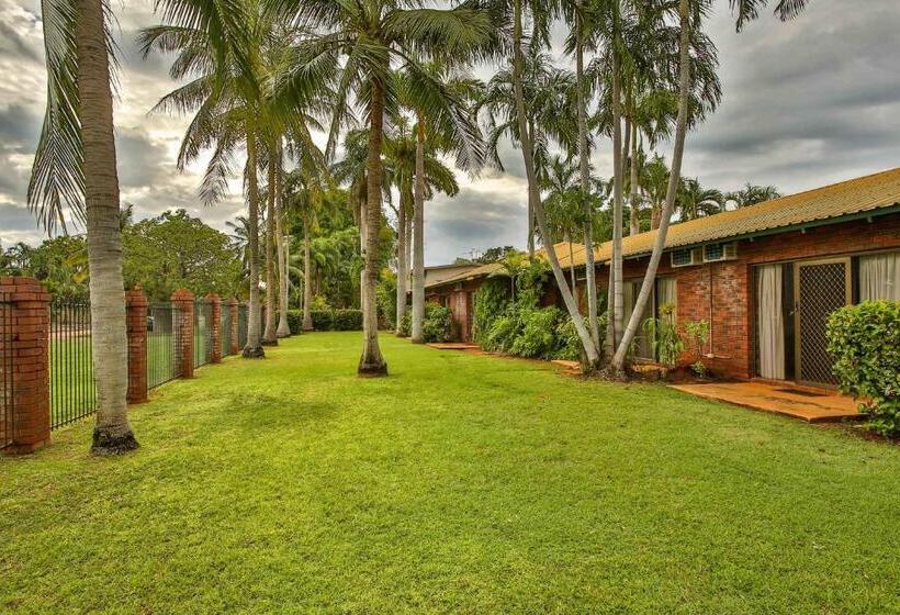 Отель Bayside Holiday Apartments