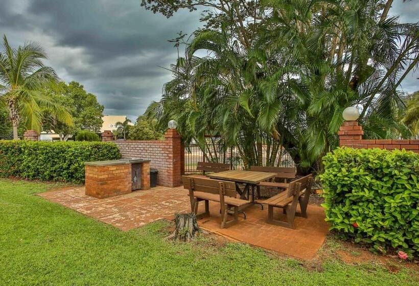 Отель Bayside Holiday Apartments