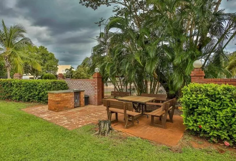 Отель Bayside Holiday Apartments