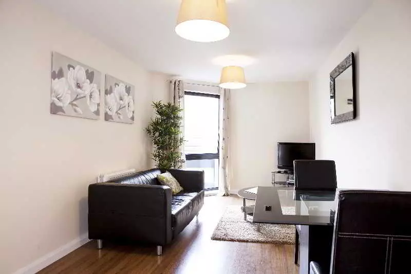 酒店 Cheltenham Plaza