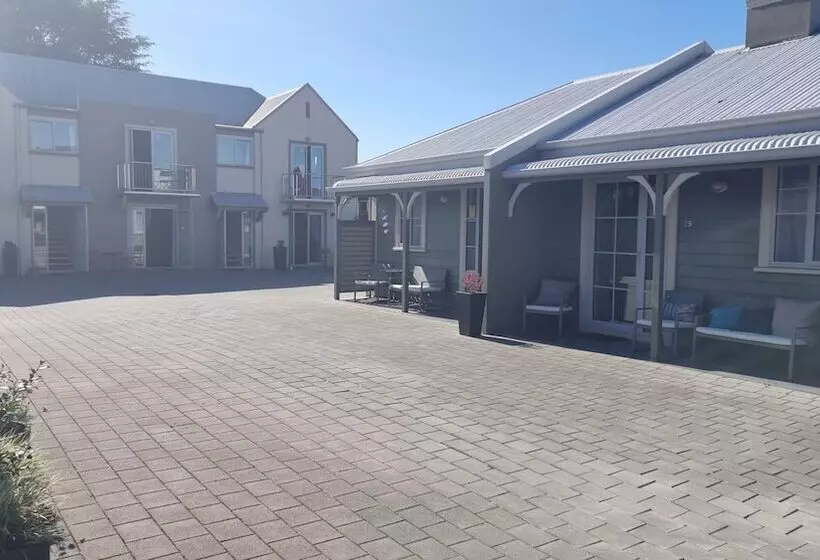 هتل The Mews Oamaru