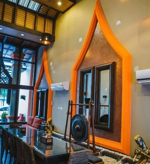 هتل Paragon Inn