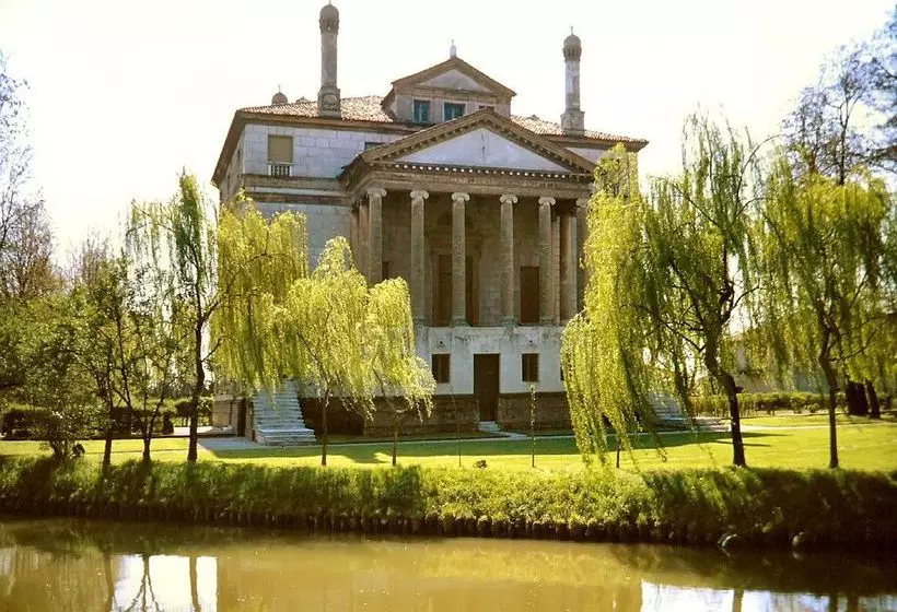 Venice Country Apartments