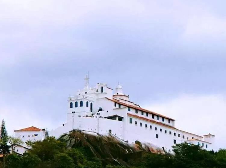 Retkeilymaja Pousada Requinte