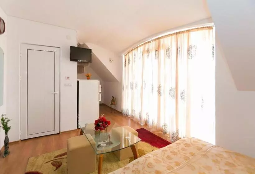 ペンション Guest Rooms Tivona