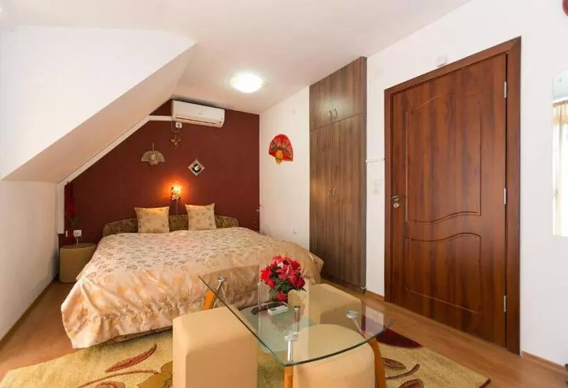 ペンション Guest Rooms Tivona