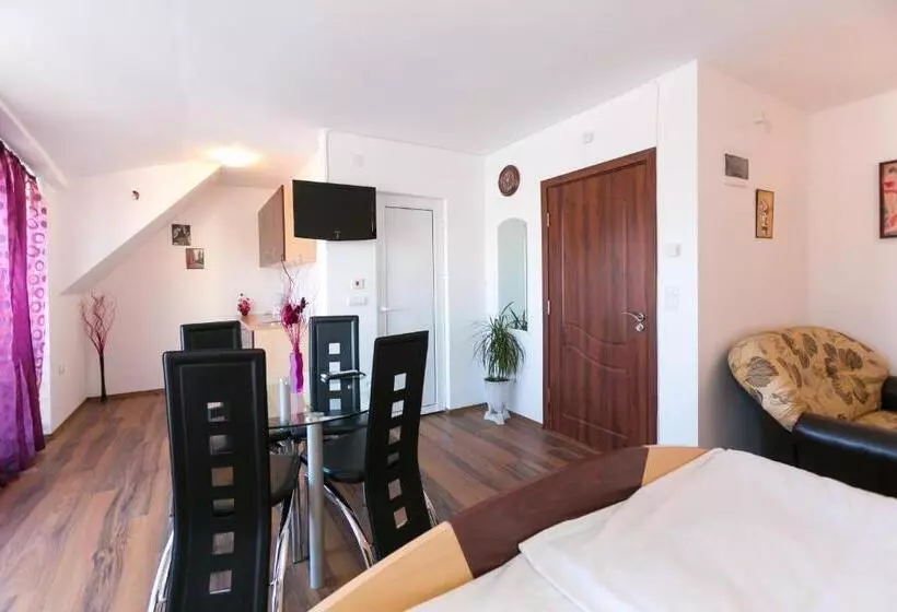 ペンション Guest Rooms Tivona