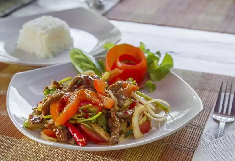 Hotel Crystal Bay Beach Resort