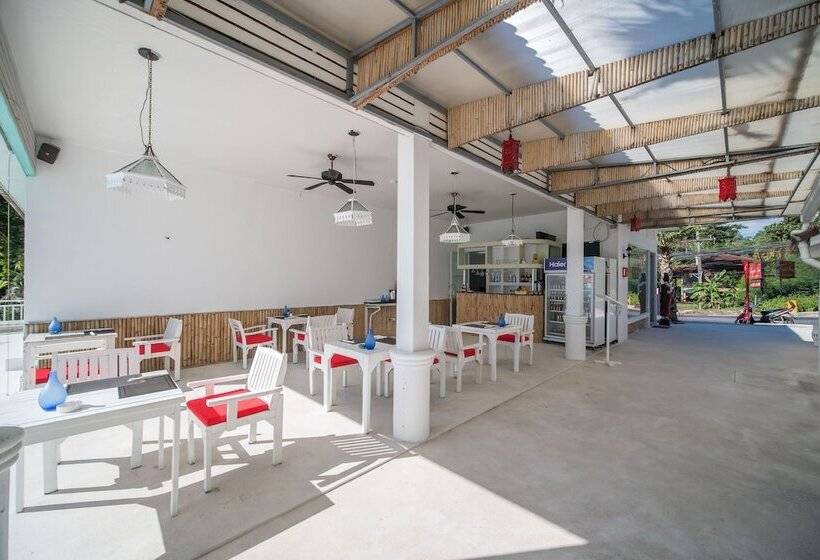 Hotel Crystal Bay Beach Resort