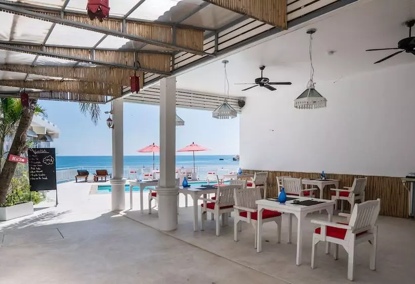 Hotel Crystal Bay Beach Resort