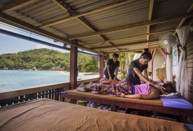 Hotel Crystal Bay Beach Resort