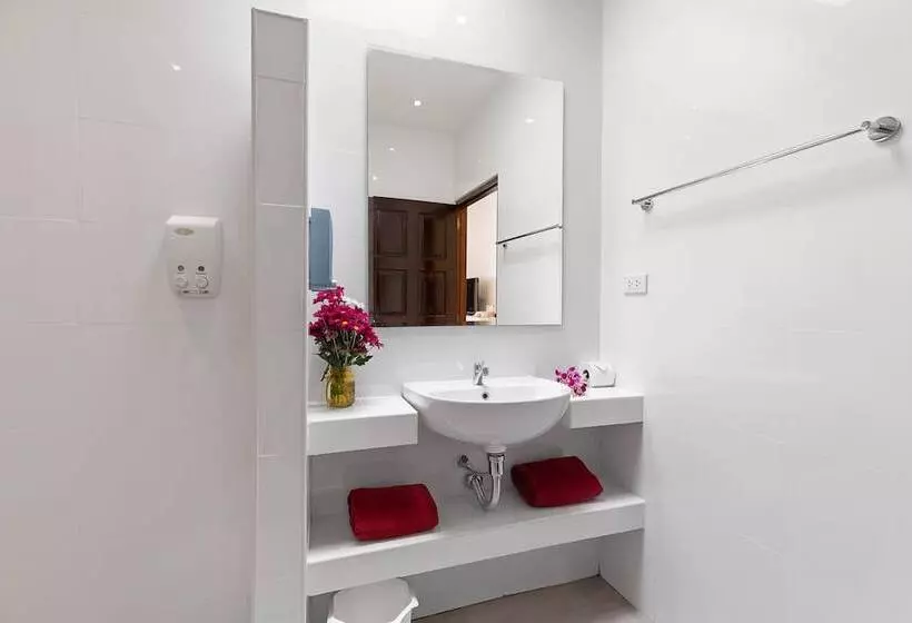 Hotel Crystal Bay Beach Resort