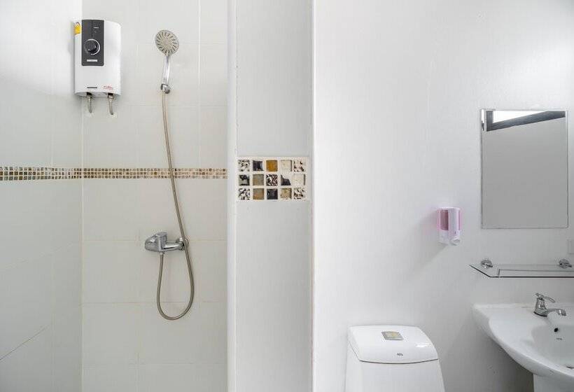 Hotel Crystal Bay Beach Resort