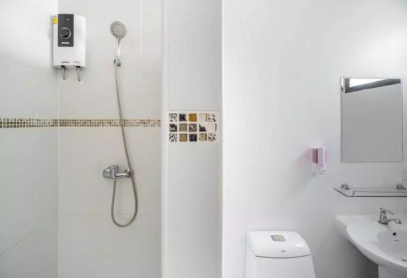 Hotel Crystal Bay Beach Resort