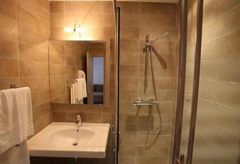 هتل Hôtel Cap Vert En Aveyron