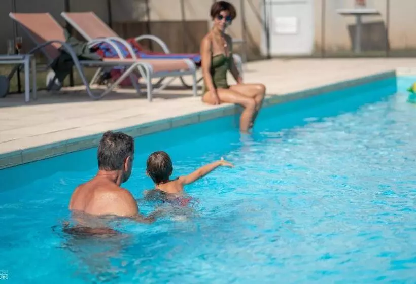 هتل Hôtel Cap Vert En Aveyron