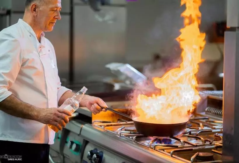 هتل Hôtel Cap Vert En Aveyron