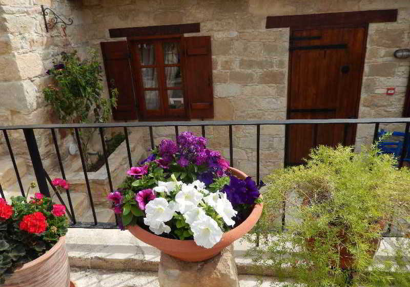 هتل روستایی Niki S House